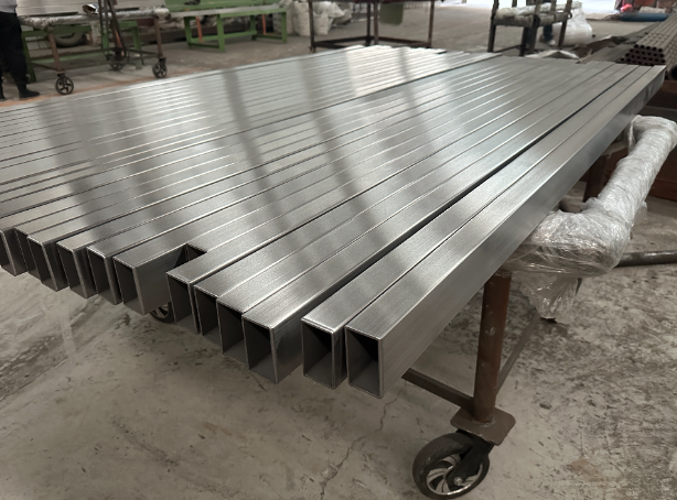 莱芜新能源汽车用不锈钢方管 现货